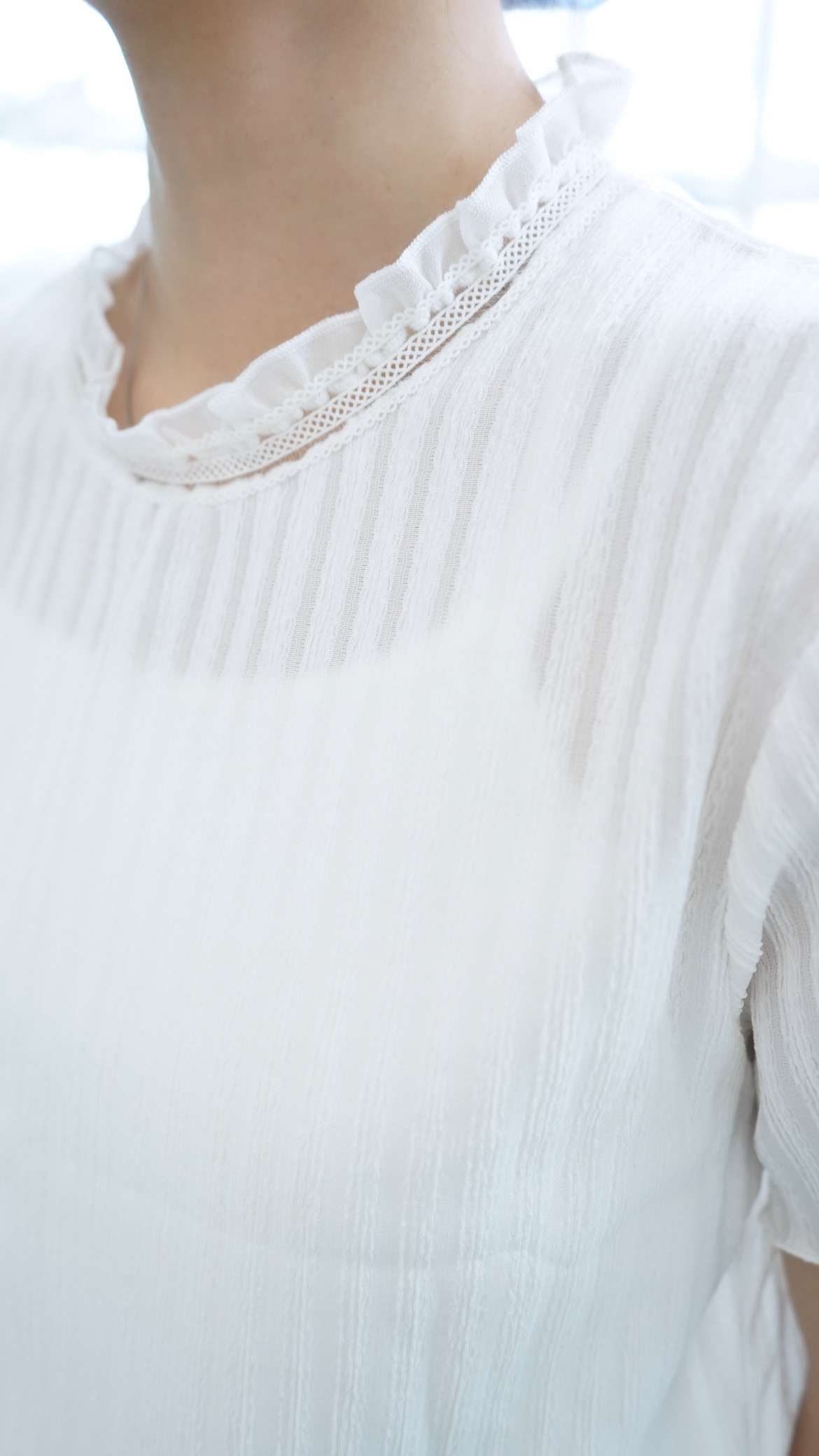 CBCFBFBE-068D-48B1-9E9B-587B767D6035 《獨家再造貨》領口超特別~Ruffle直紋Top