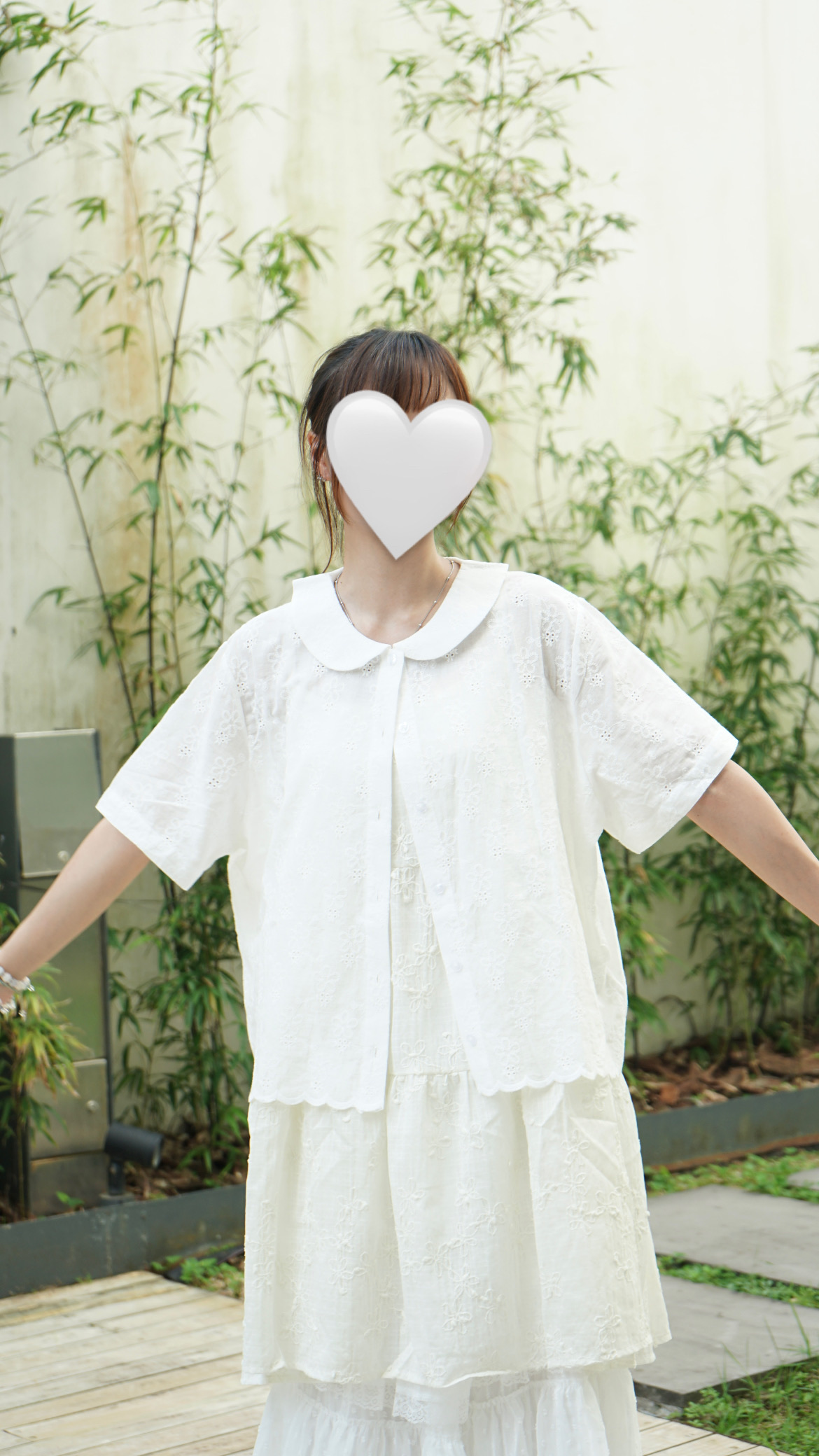 0A37D700-8E64-4370-AB14-11D1AADB5AC8 花花刺繡壓紋恤衫
