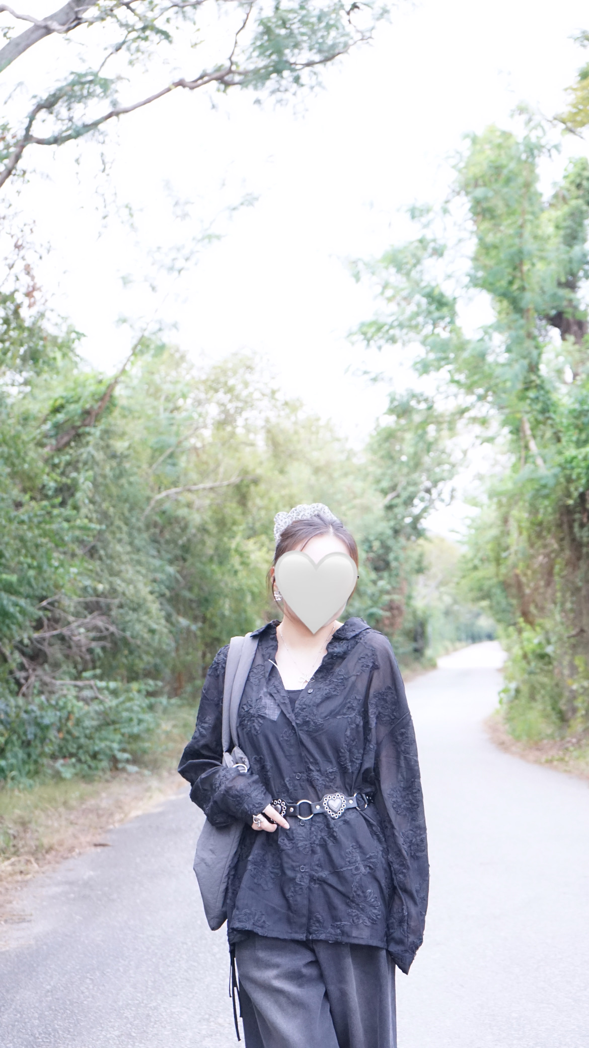 CDBAFAB2-5077-4558-BF09-0F3ED1283BCA 立體花花外套襯衫